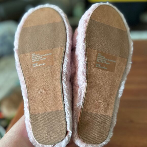NWOT BCBGeneration Pink Fur Crisscross Slippers w/ Logo Heel Strap Womens Size 7 - Picture 4 of 8